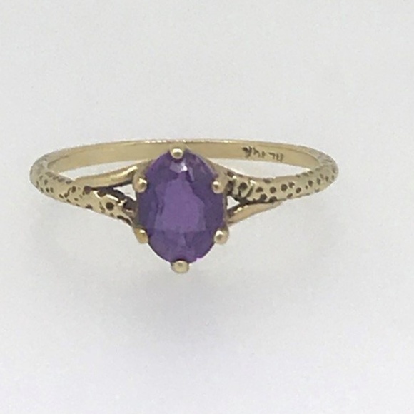 Jewelry - .75 ctw oval amethyst in 14 kt YG